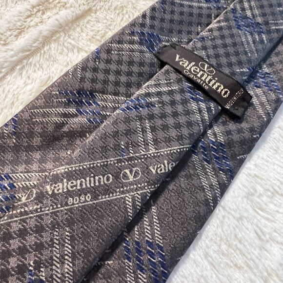 Vintage VALENTINO Necktie Gray + Blue Geometric Tie 100% Silk Made in Italy 56" - Picture 4 of 8